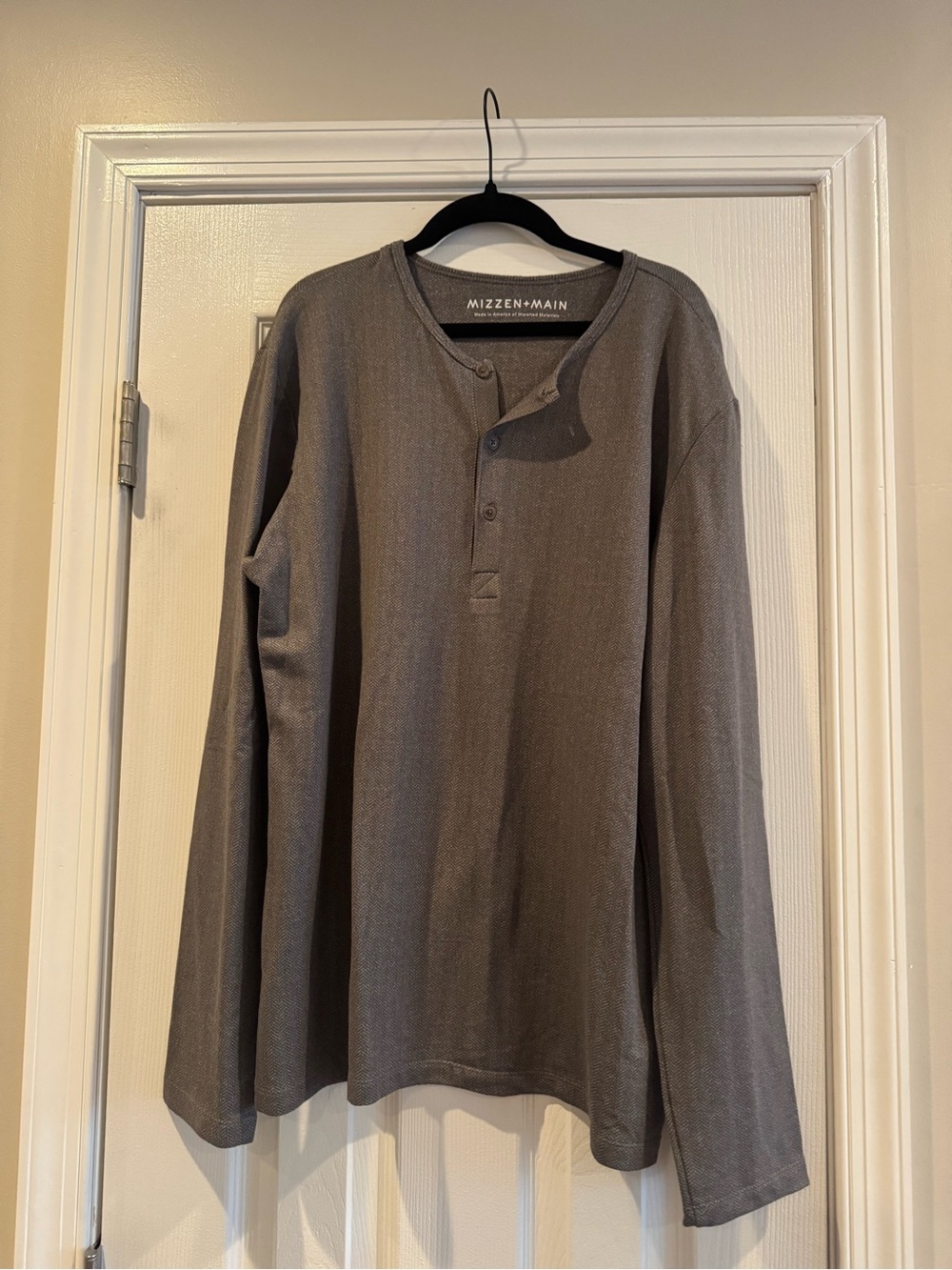 Mizzen+Main Men's Charcoal Henley Long Sleeve Shirt